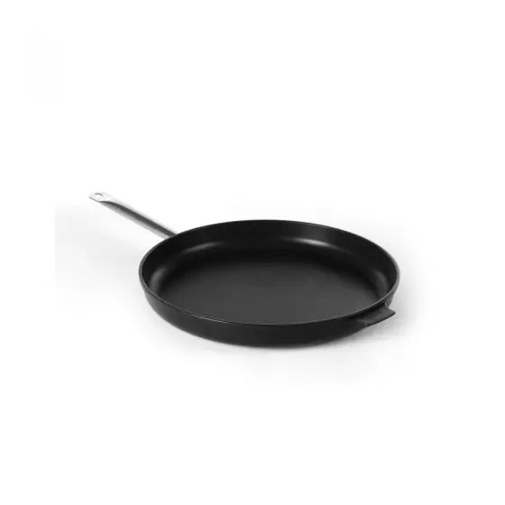 Preferatul clienților Tigaie Titanium Profesional, 36 cm diametru x 5,5 cm inaltime, baza 30 cm ,aluminiu dur cu strat anti-lipire din titan, Hendi, maner inox