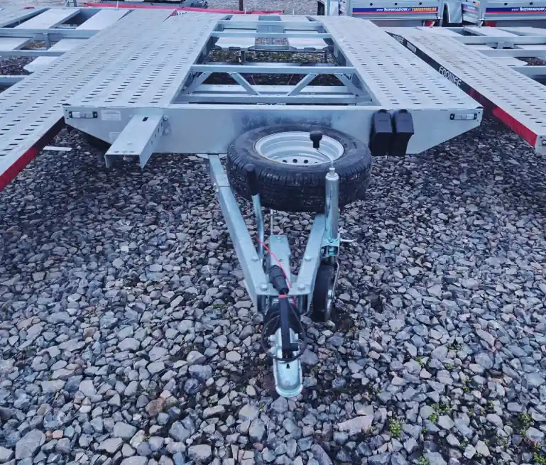 Ofertă de sezon Trailer foowe SLAND 4.5 m, 2700 kg, 2 axe,510 kg roti R14 rampe alu