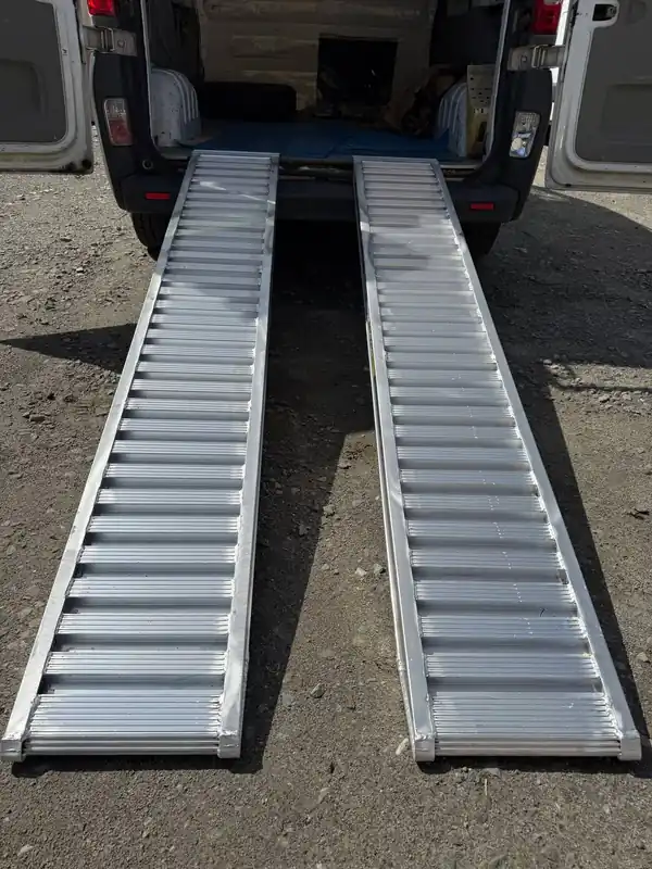 Vezi acum Rampe de încărcare/descarcare aluminiu 2400 x 350 mm, 3380 kg