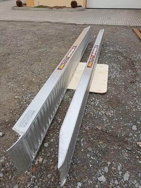Bestseller Rampe de încărcare/descarcare aluminiu 3200 x 400 mm, 5220 kg